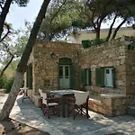 Ferienhaus Petrino 2 - Traditional Lerian House *
