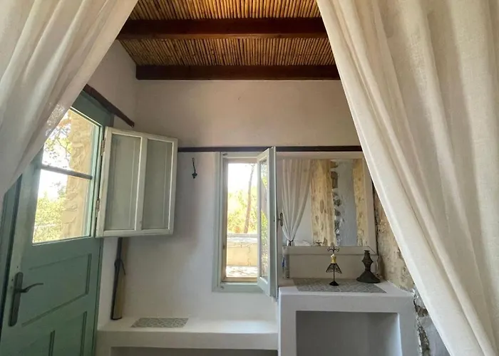 Petrino 2 - Traditional Lerian House * Lakkíon