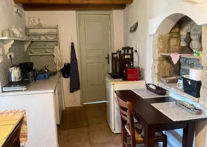 Petrino 2 - Traditional Lerian House *